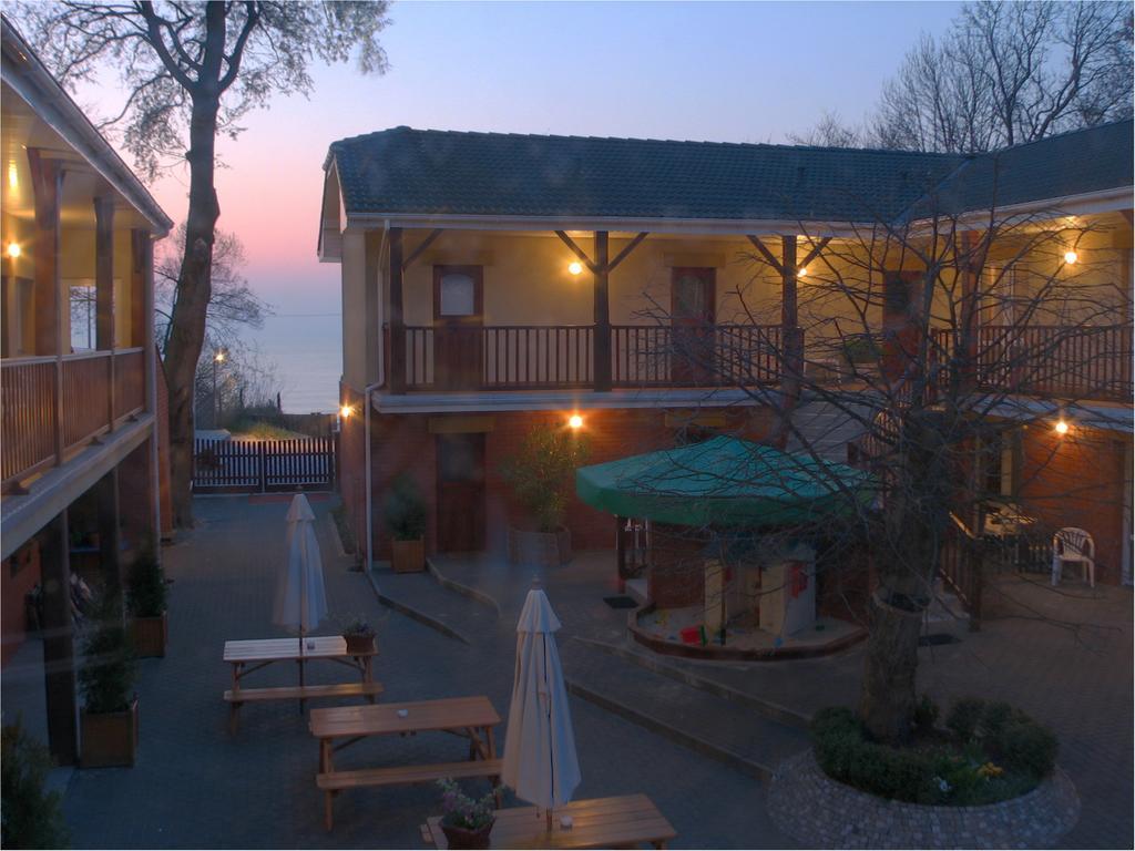 Patio Apartamenty I Pokoje 尼彻兹 外观 照片