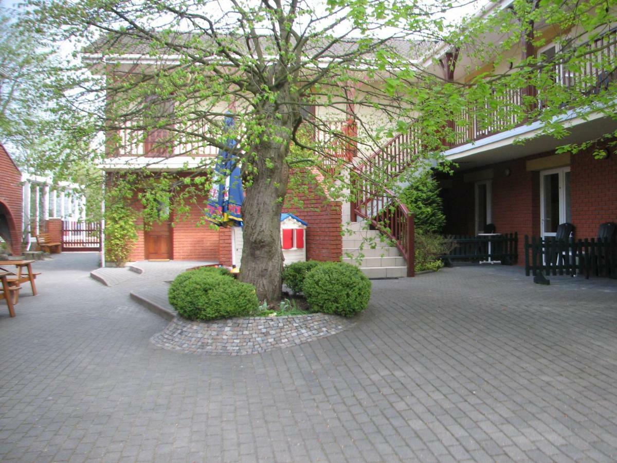 Patio Apartamenty I Pokoje 尼彻兹 外观 照片