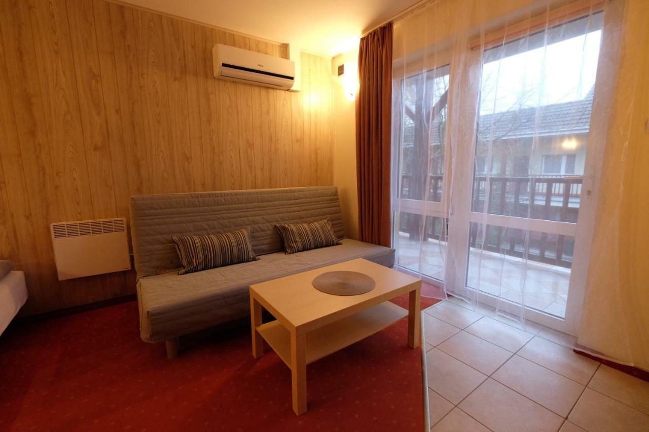 Patio Apartamenty I Pokoje 尼彻兹 外观 照片
